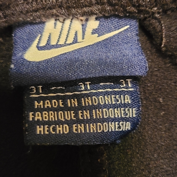 Nike black slim leg joggers/sweatpants - Picture 2 of 2